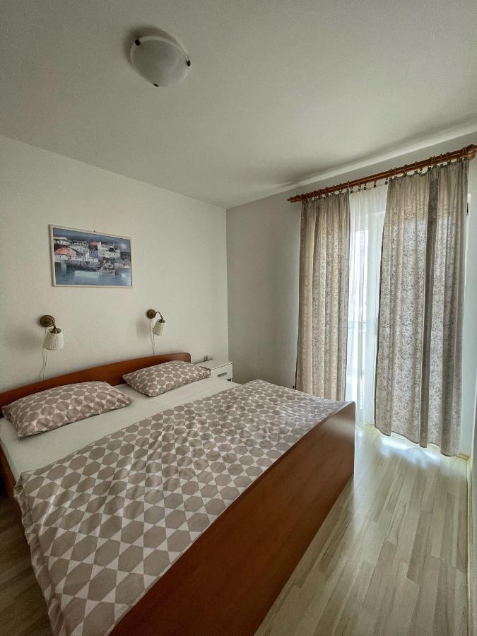 Apartmani Nada Primosten Bagian luar foto